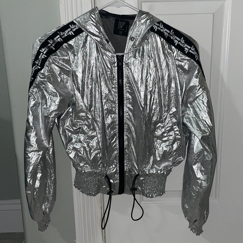 Fun crop top! Ties at the bottom.